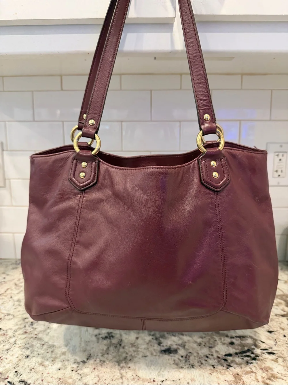 Coach Leather vintage Shoulder Bag in Burgundy with Gold Hardware